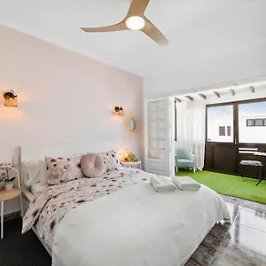 Сasa de vacaciones Privadas Cerca De La Playa Y Aeropuerto En Casa Compartida Con Otros Huespedes, Playa Honda (Lanzarote)